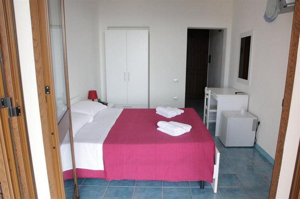 Hotel Bellavista S'Archittu Экстерьер фото