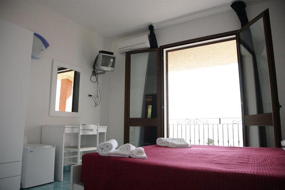 Hotel Bellavista S'Archittu Экстерьер фото